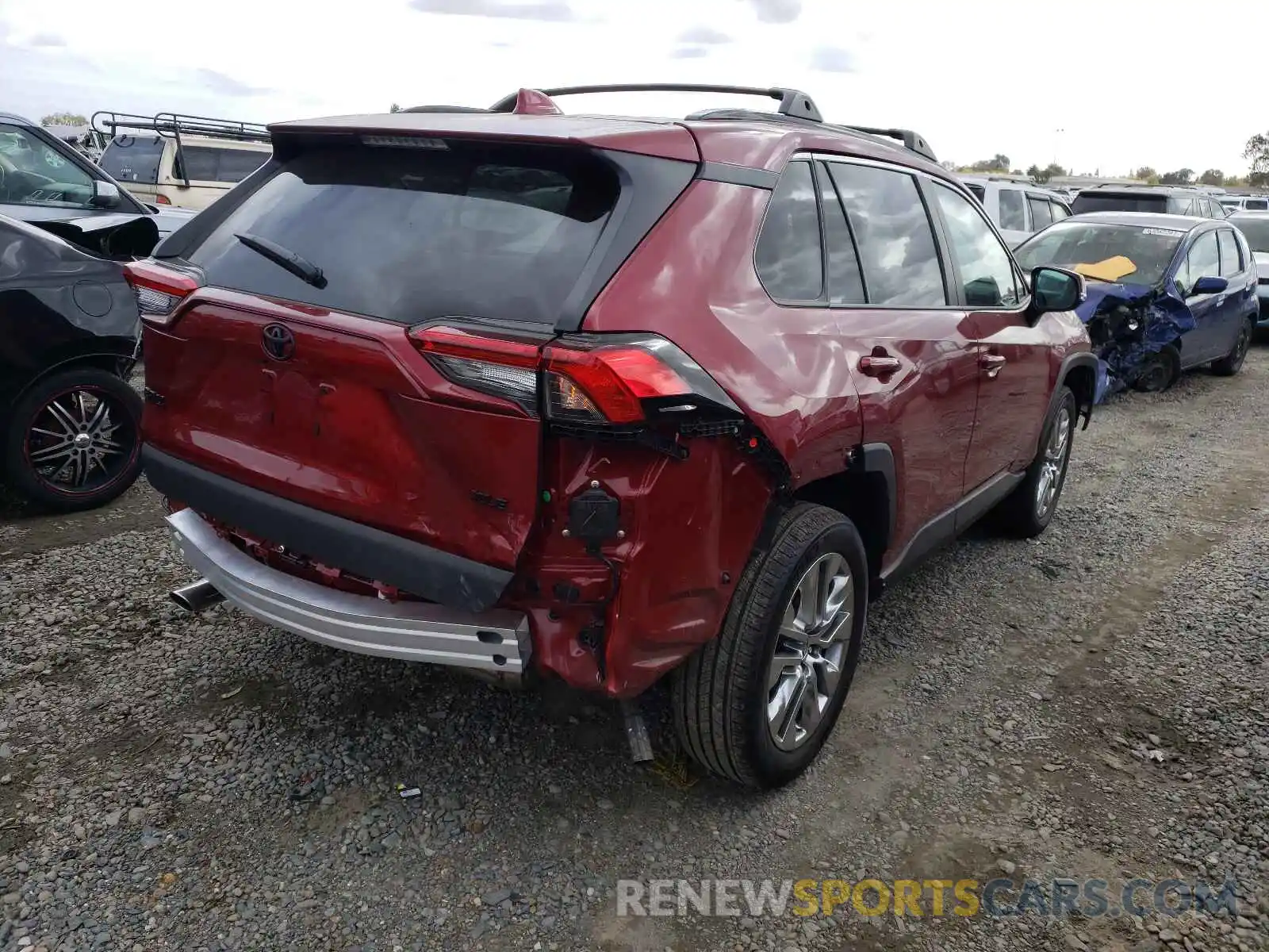 4 Photograph of a damaged car 2T3C1RFV9MW170666 TOYOTA RAV4 2021