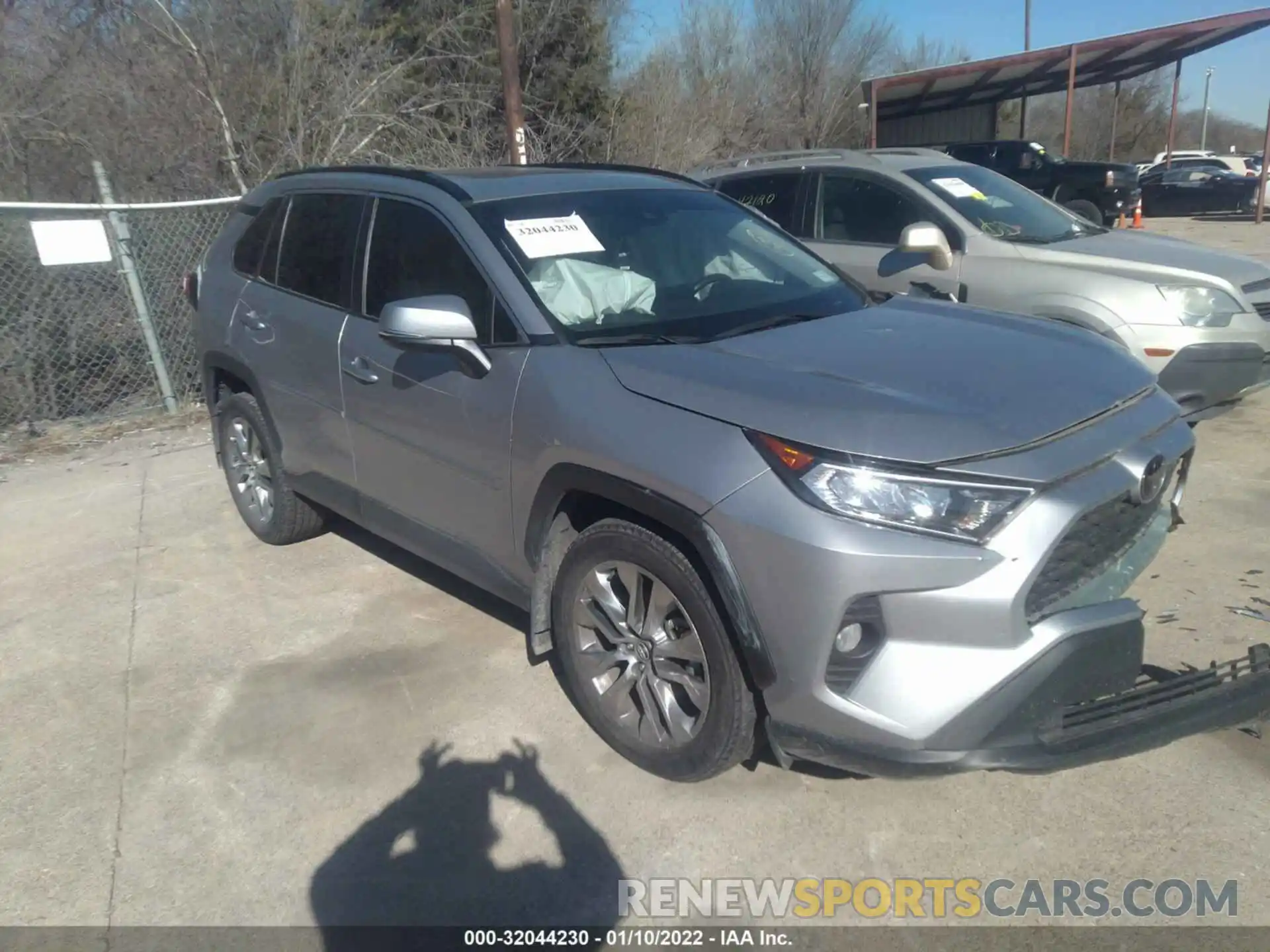 1 Photograph of a damaged car 2T3C1RFVXMC093646 TOYOTA RAV4 2021