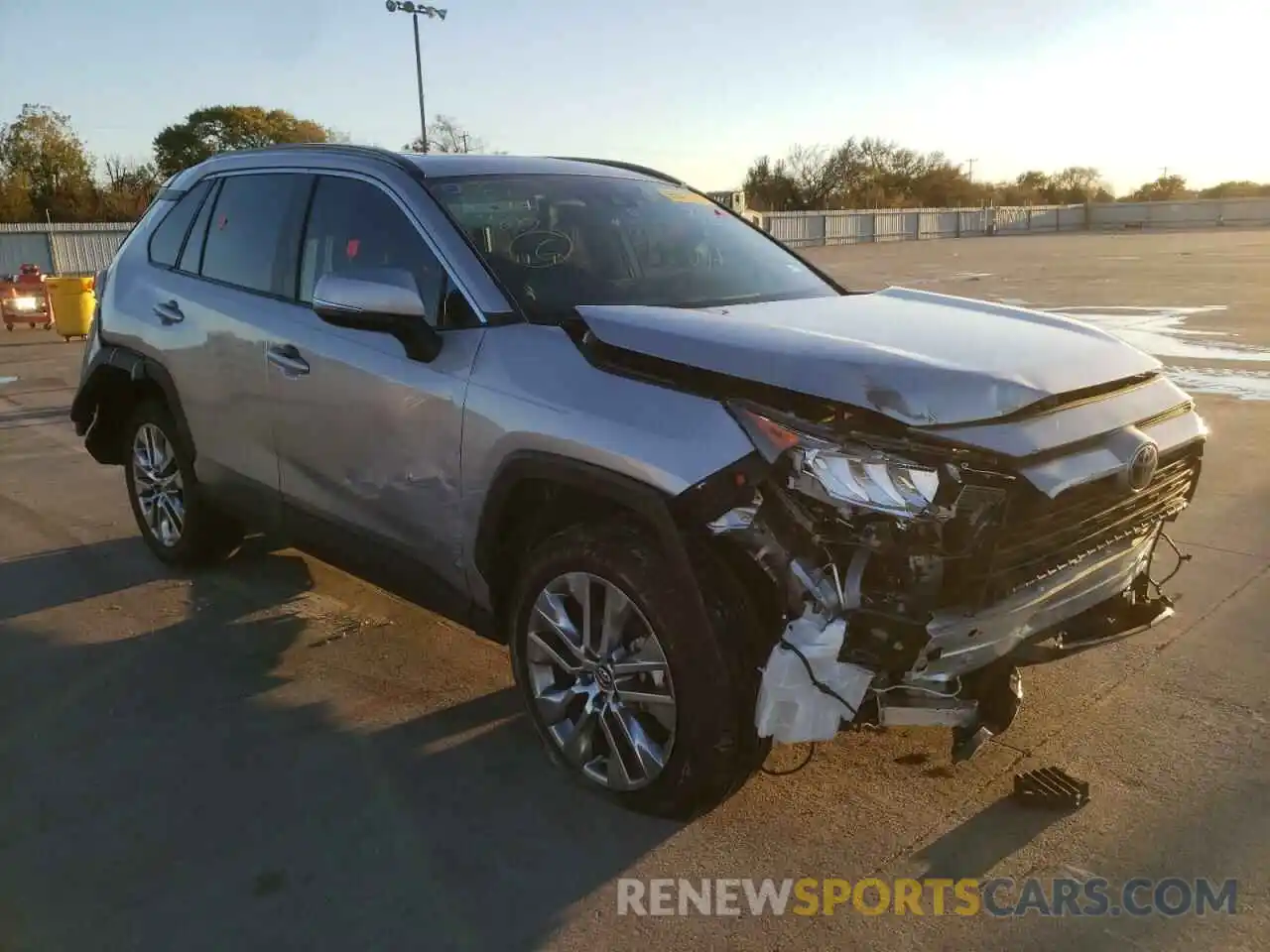 1 Photograph of a damaged car 2T3C1RFVXMC095431 TOYOTA RAV4 2021