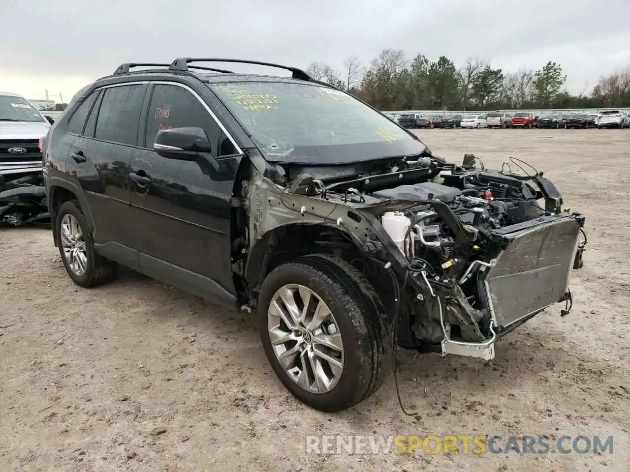 1 Photograph of a damaged car 2T3C1RFVXMC131697 TOYOTA RAV4 2021