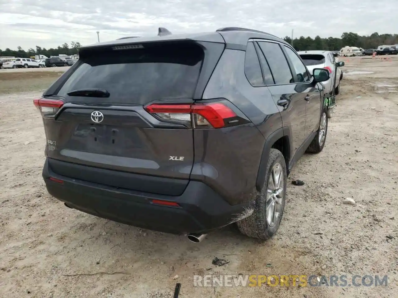 4 Photograph of a damaged car 2T3C1RFVXMC135250 TOYOTA RAV4 2021