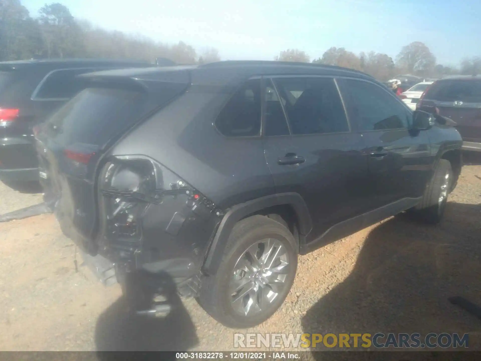 4 Photograph of a damaged car 2T3C1RFVXMW118138 TOYOTA RAV4 2021