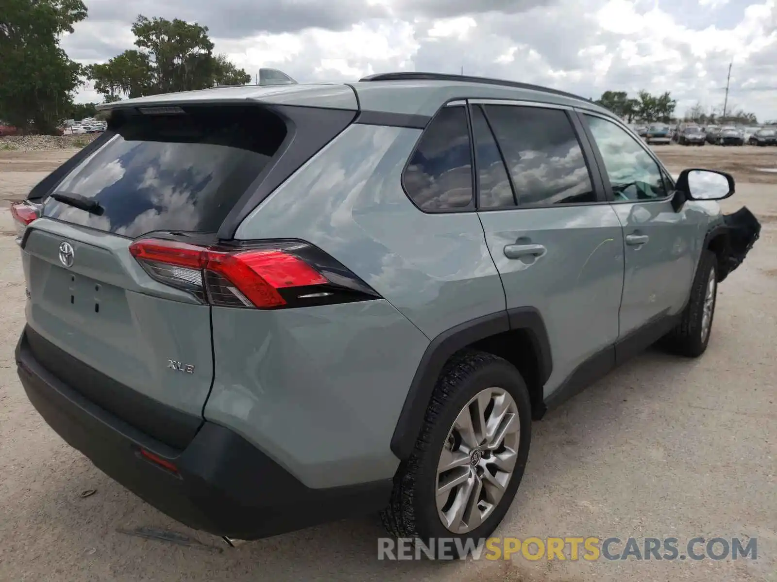 4 Photograph of a damaged car 2T3C1RFVXMW133321 TOYOTA RAV4 2021