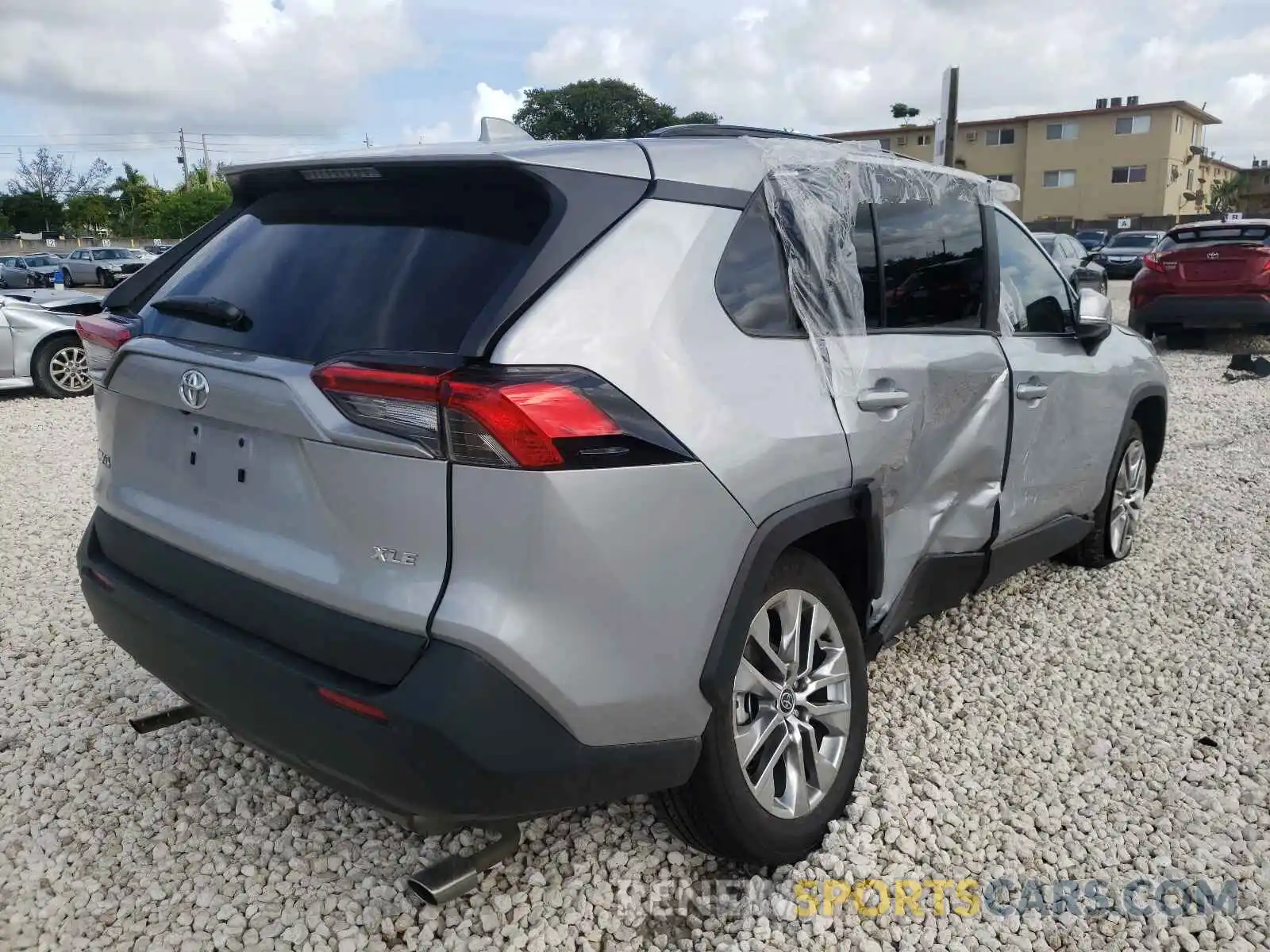 4 Photograph of a damaged car 2T3C1RFVXMW155996 TOYOTA RAV4 2021