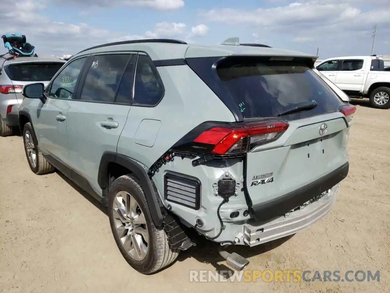 3 Фотография поврежденного автомобиля 2T3C1RFVXMW165329 TOYOTA RAV4 2021