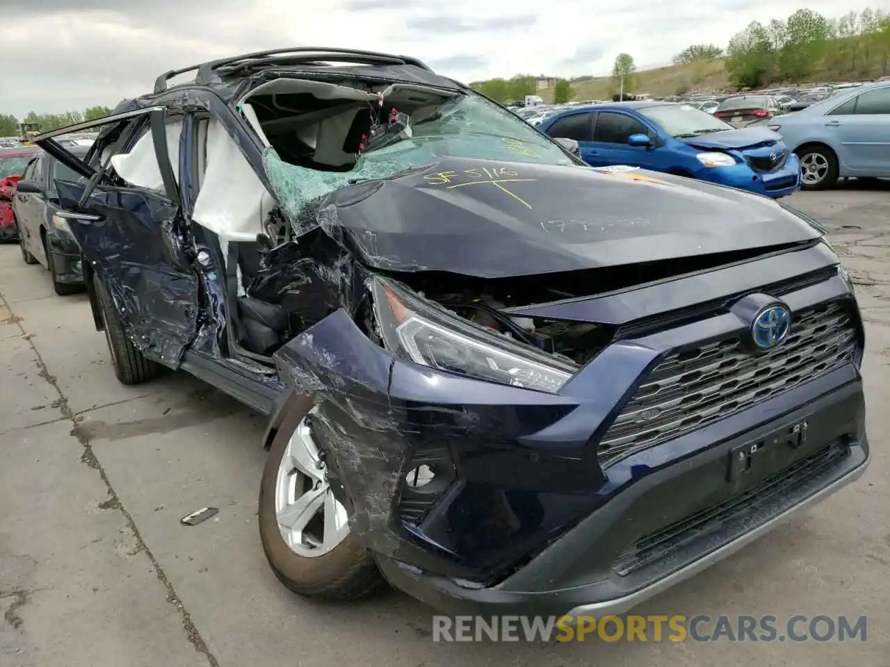 1 Photograph of a damaged car 2T3D6RFV5MW020236 TOYOTA RAV4 2021