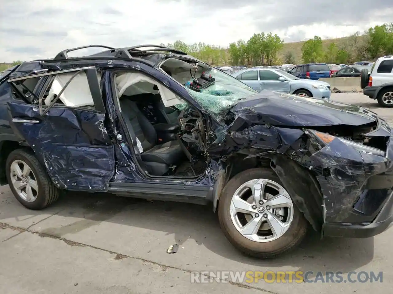 9 Photograph of a damaged car 2T3D6RFV5MW020236 TOYOTA RAV4 2021