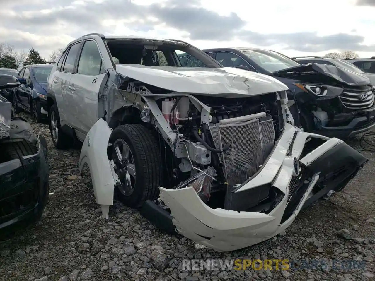 1 Photograph of a damaged car 2T3D6RFV6MW007818 TOYOTA RAV4 2021