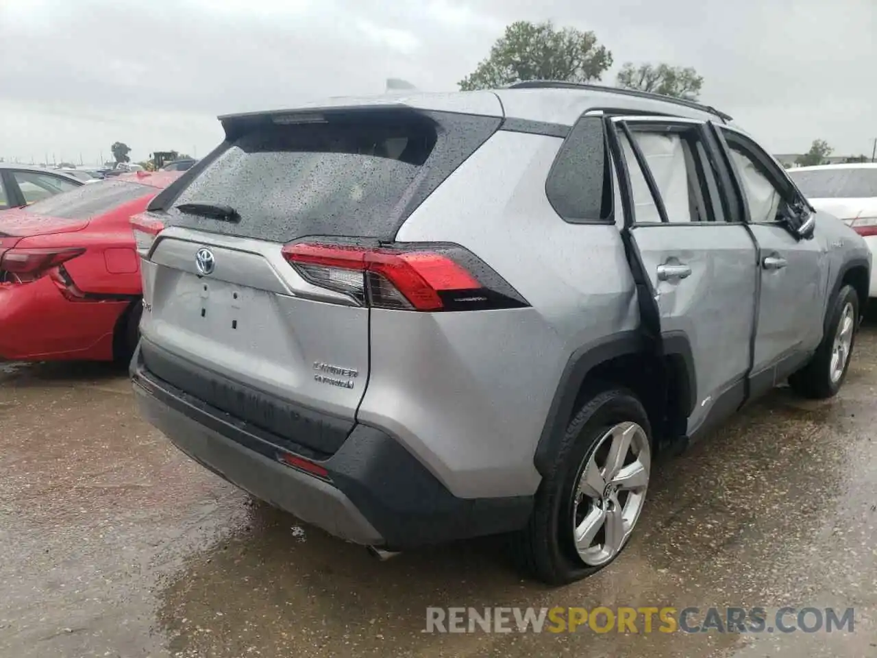 4 Photograph of a damaged car 2T3D6RFV7MW023803 TOYOTA RAV4 2021