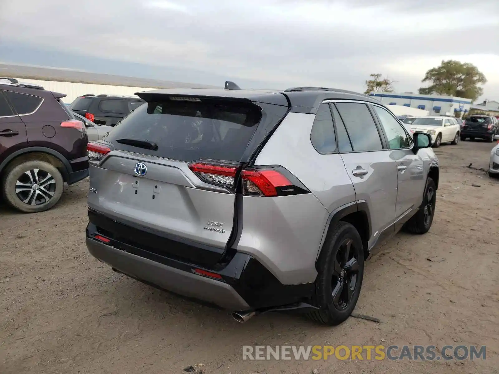 4 Photograph of a damaged car 2T3E6RFV0MW018365 TOYOTA RAV4 2021