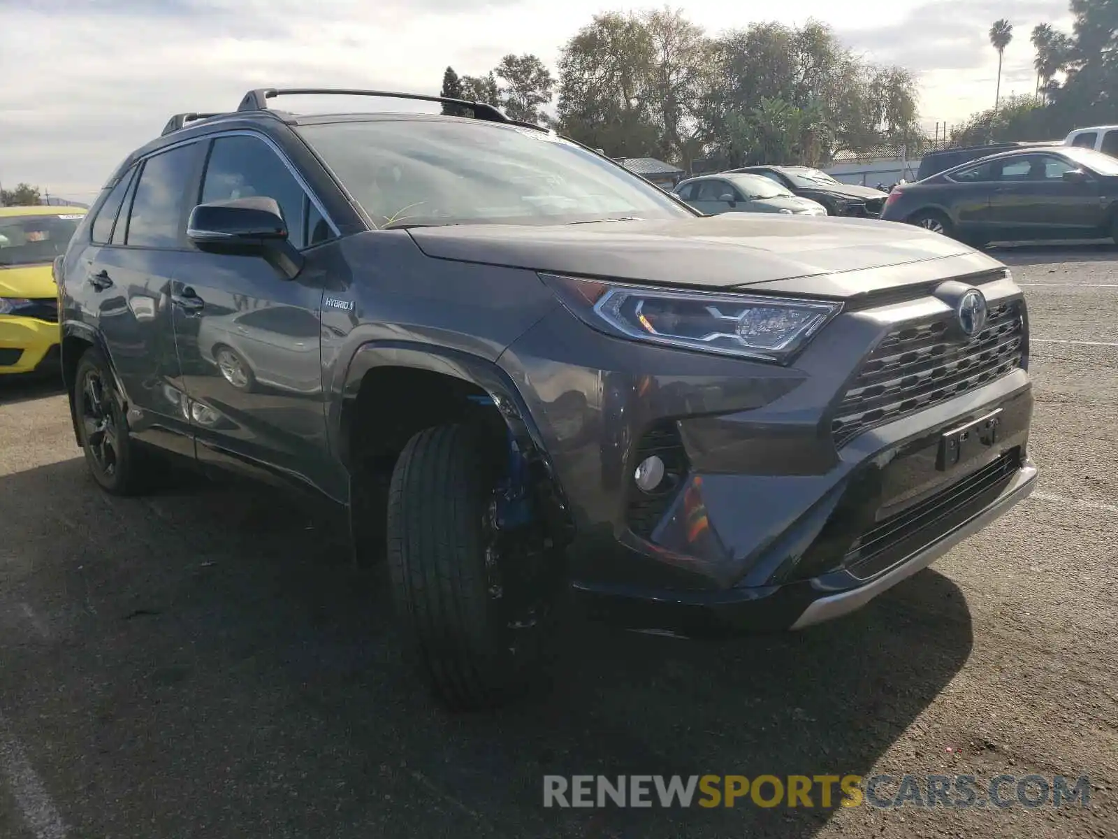 1 Photograph of a damaged car 2T3E6RFV2MW006184 TOYOTA RAV4 2021