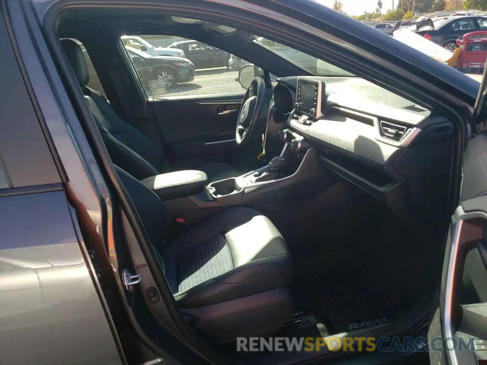 5 Photograph of a damaged car 2T3E6RFV2MW006184 TOYOTA RAV4 2021