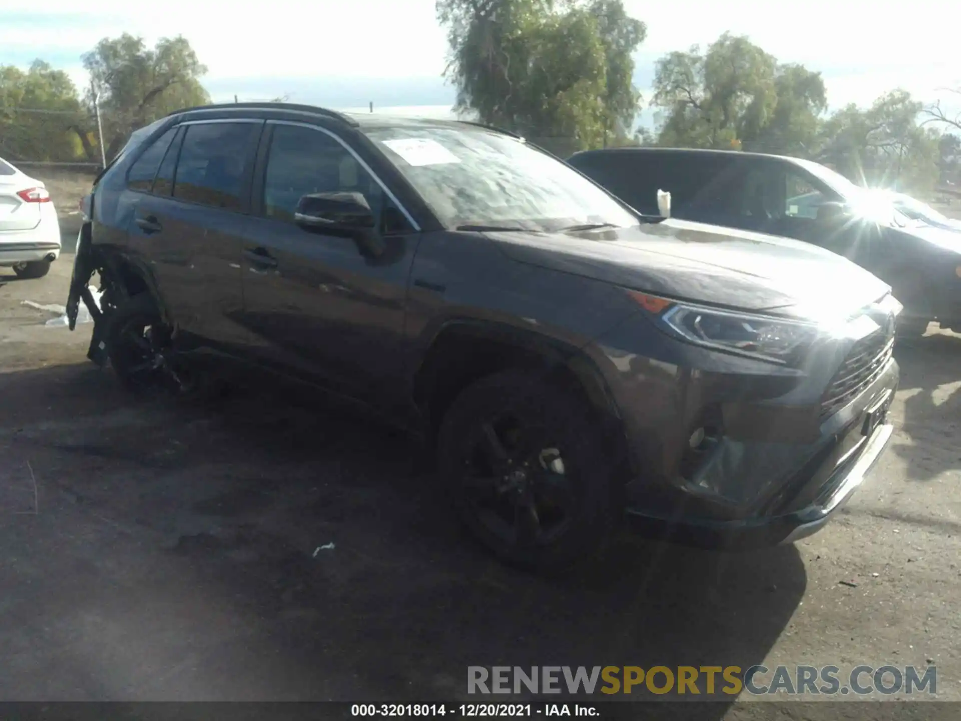 1 Photograph of a damaged car 2T3E6RFV3MW008638 TOYOTA RAV4 2021