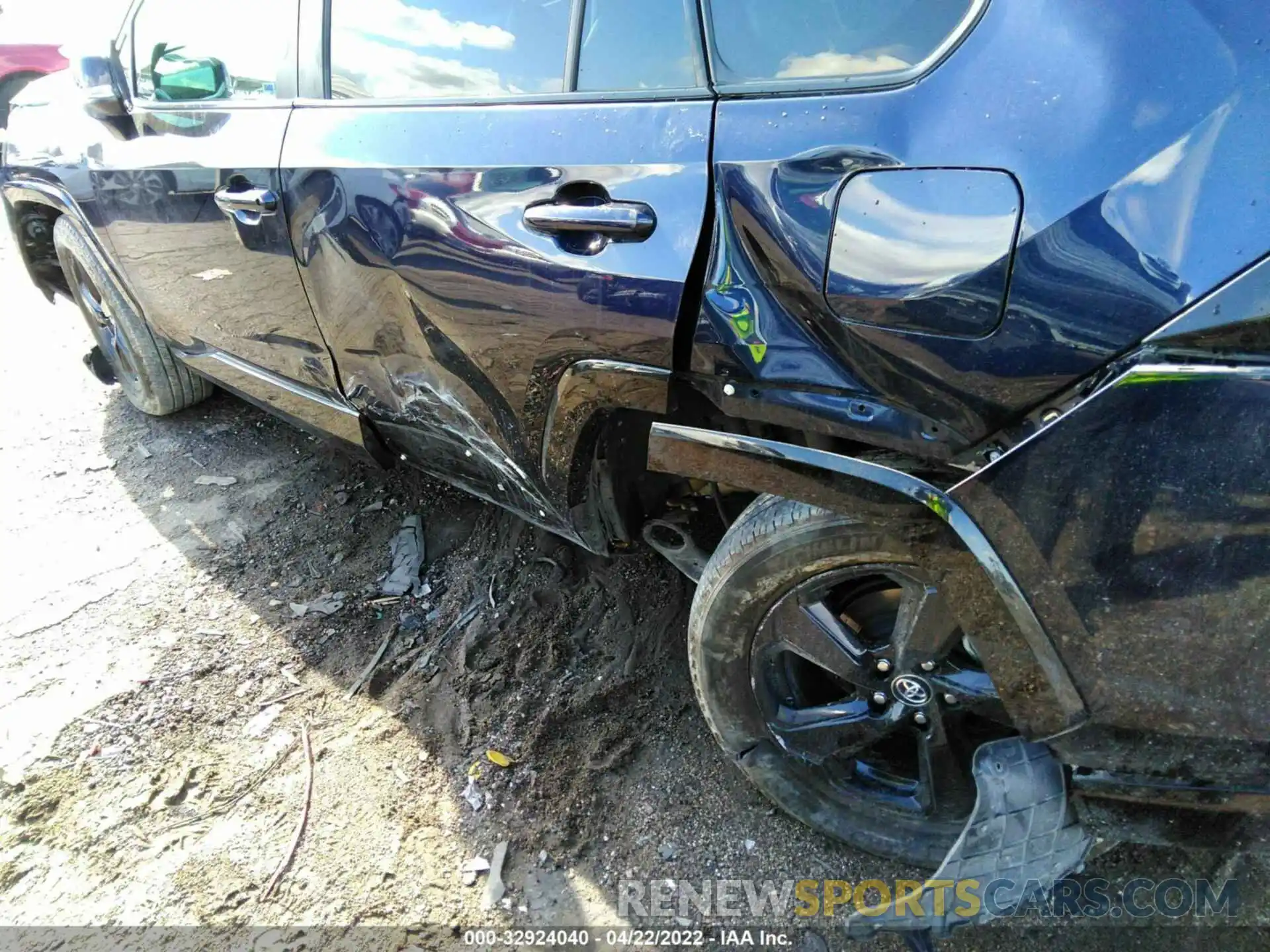 6 Photograph of a damaged car 2T3E6RFV5MW002792 TOYOTA RAV4 2021