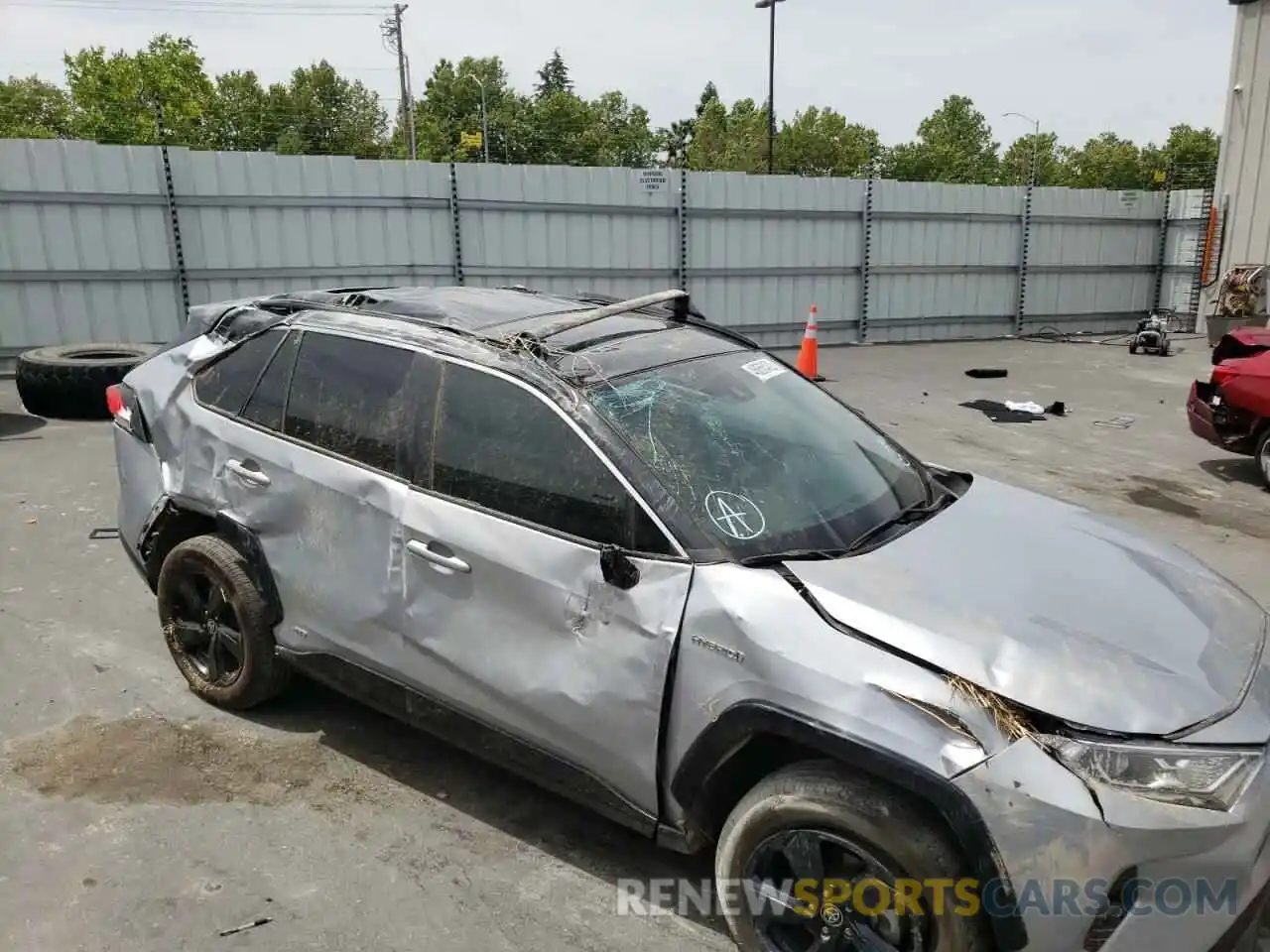 9 Photograph of a damaged car 2T3E6RFV5MW024193 TOYOTA RAV4 2021