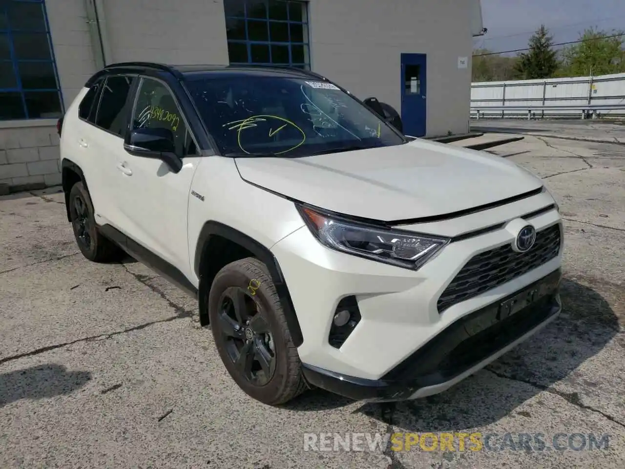 1 Photograph of a damaged car 2T3E6RFV5MW027238 TOYOTA RAV4 2021