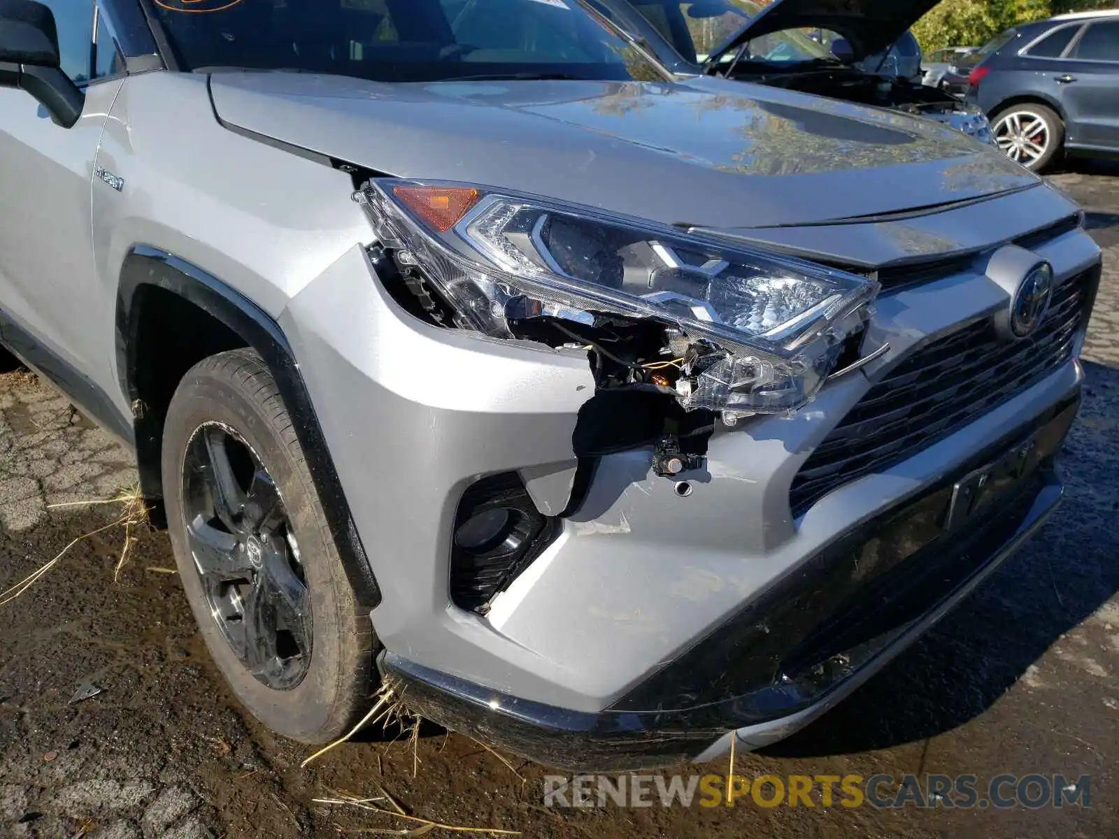 9 Photograph of a damaged car 2T3E6RFV6MW002560 TOYOTA RAV4 2021