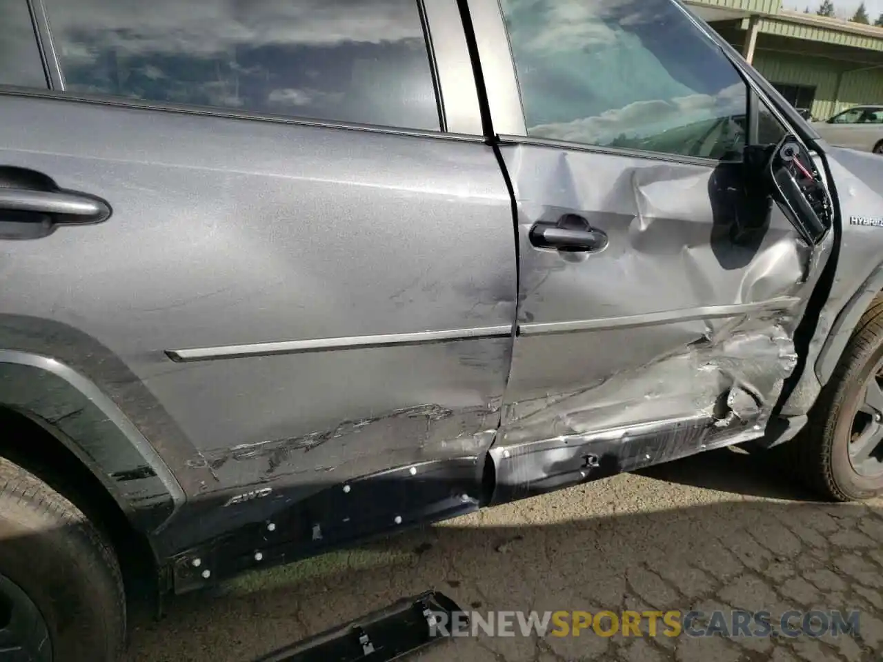 9 Photograph of a damaged car 2T3E6RFV7MW010750 TOYOTA RAV4 2021