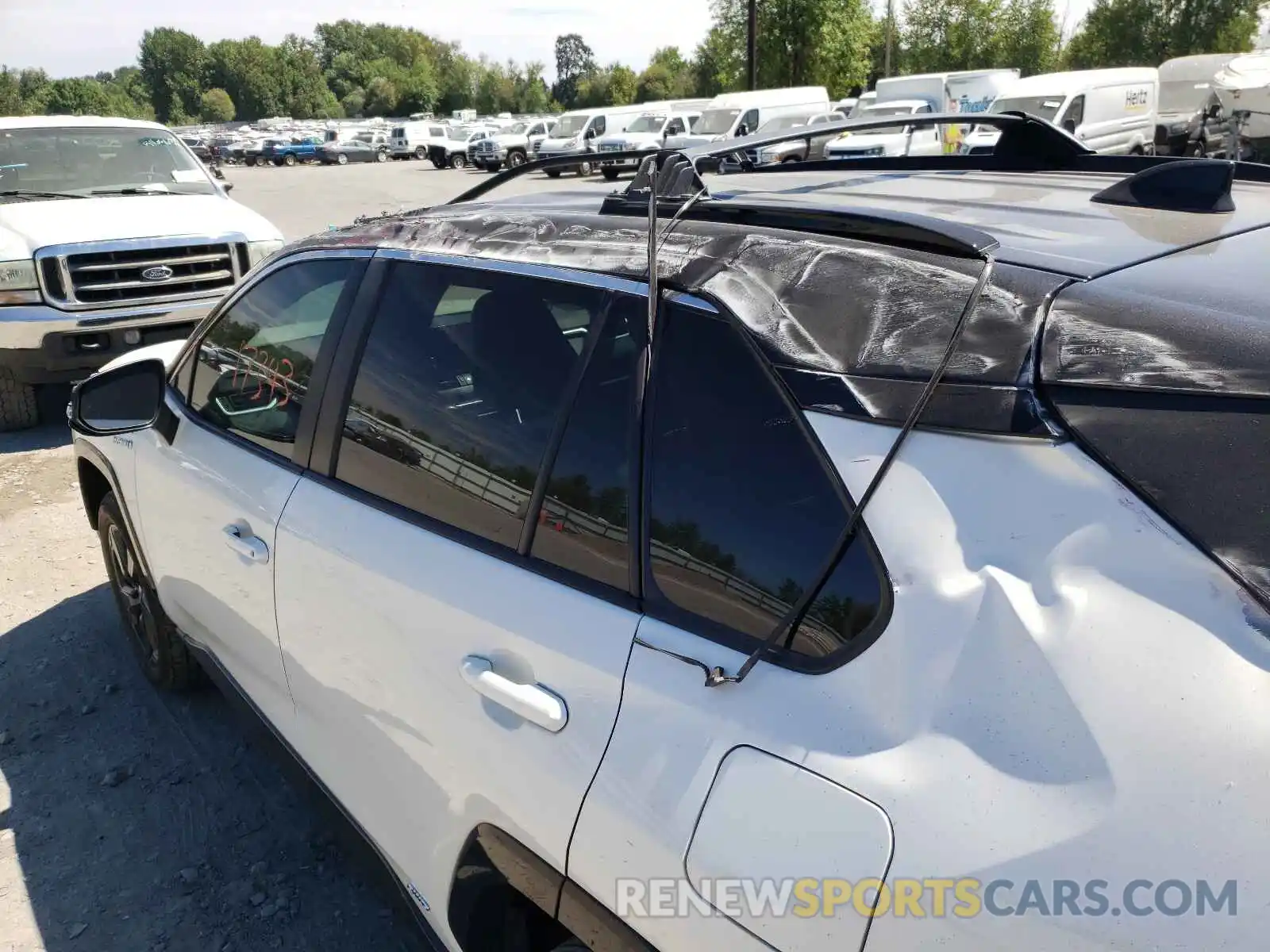 9 Photograph of a damaged car 2T3E6RFV7MW012191 TOYOTA RAV4 2021