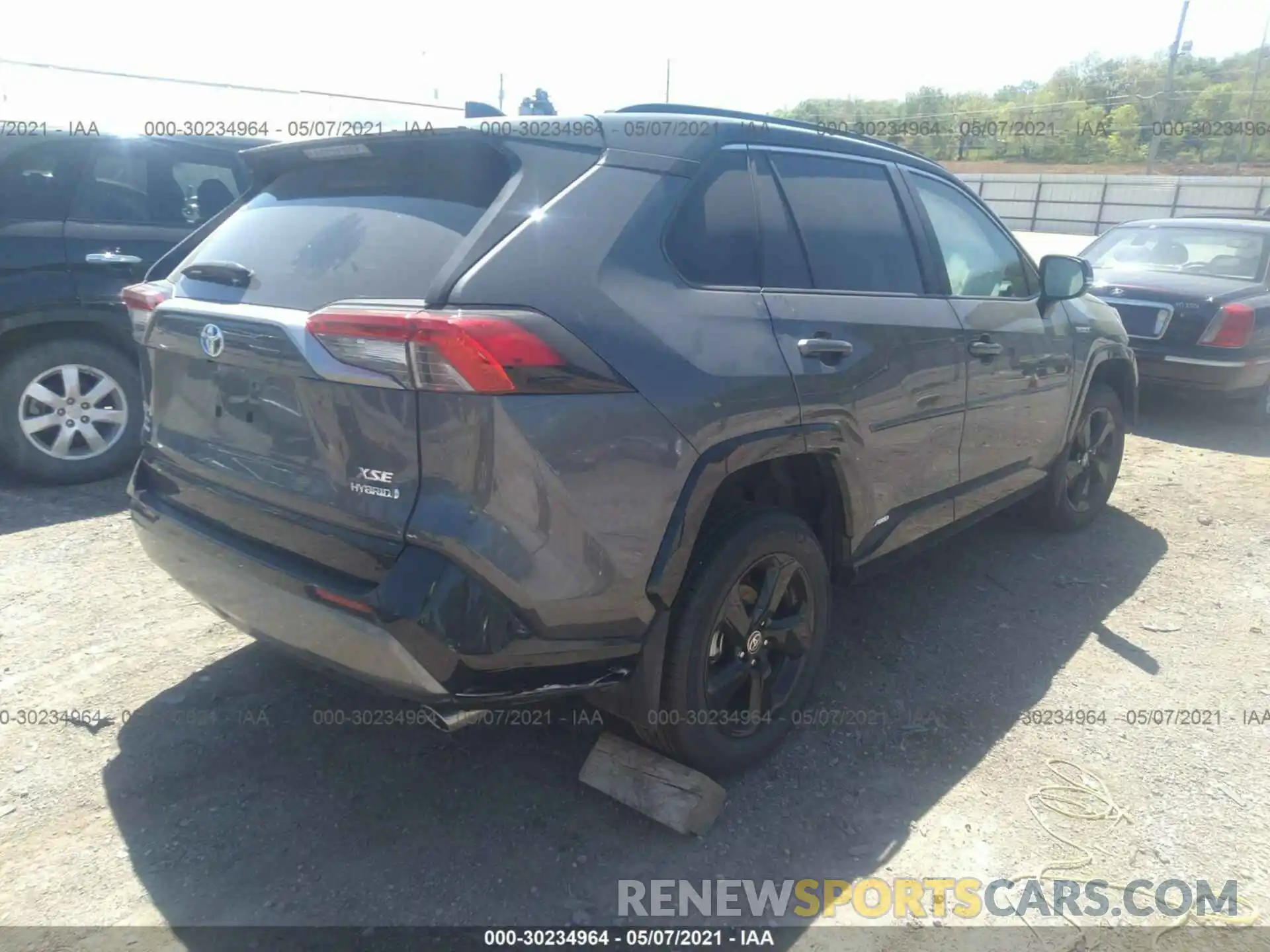 4 Photograph of a damaged car 2T3E6RFV7MW016158 TOYOTA RAV4 2021