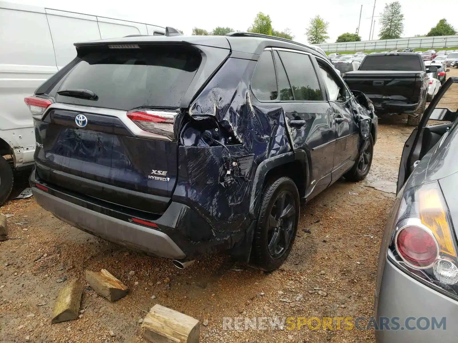 4 Photograph of a damaged car 2T3E6RFV7MW020095 TOYOTA RAV4 2021