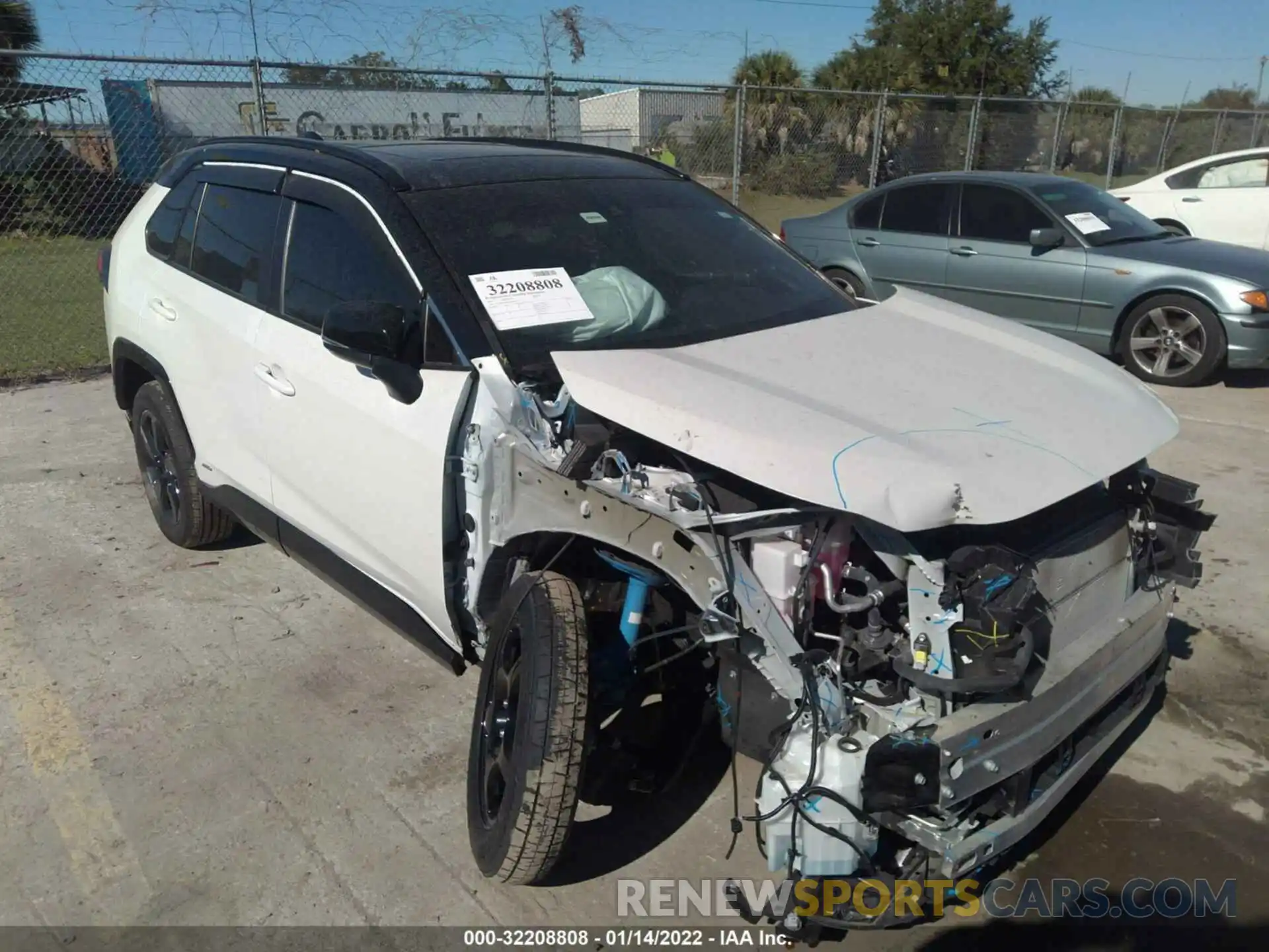 1 Photograph of a damaged car 2T3E6RFV8MW003340 TOYOTA RAV4 2021