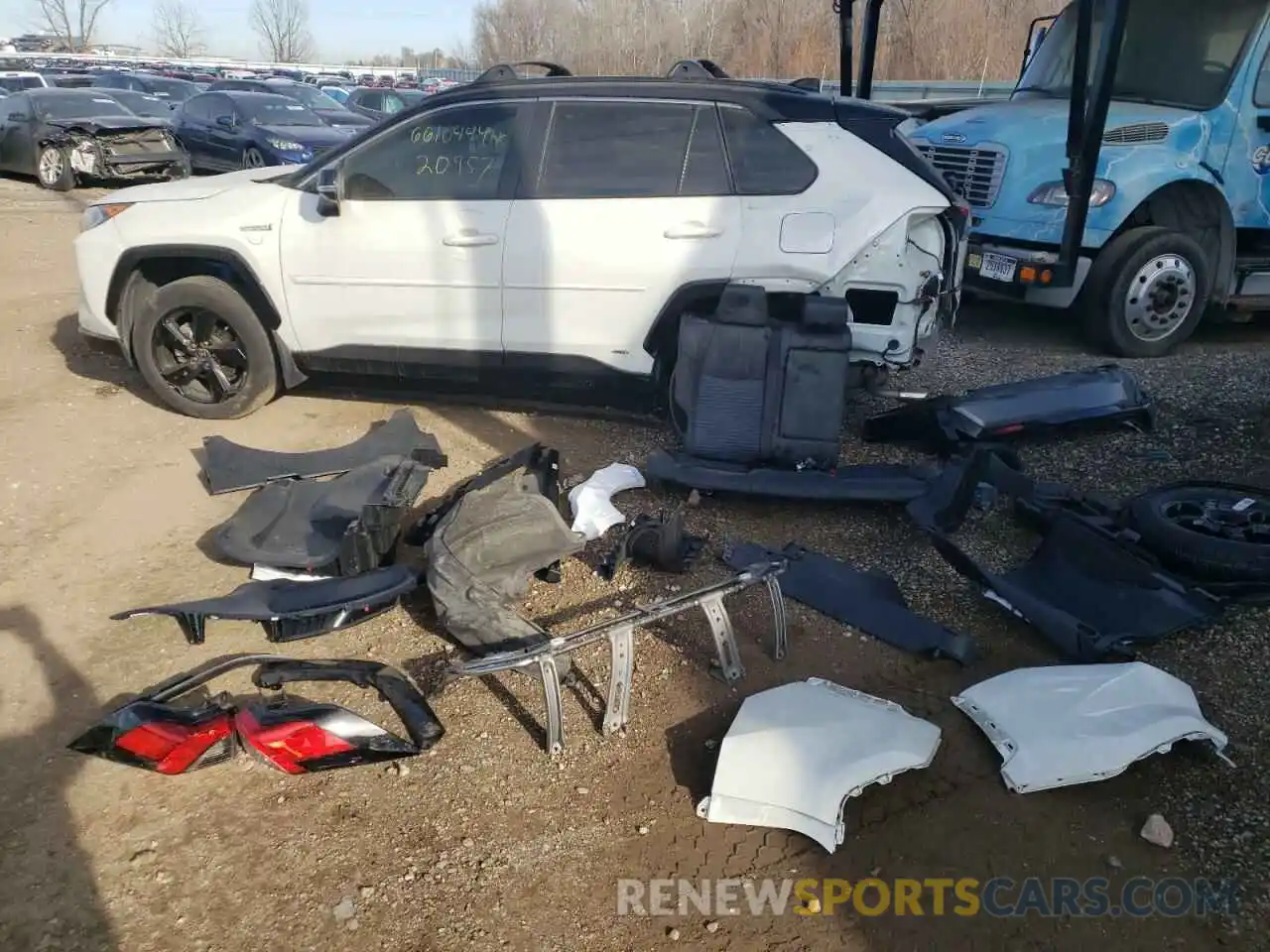 9 Photograph of a damaged car 2T3E6RFV8MW018145 TOYOTA RAV4 2021