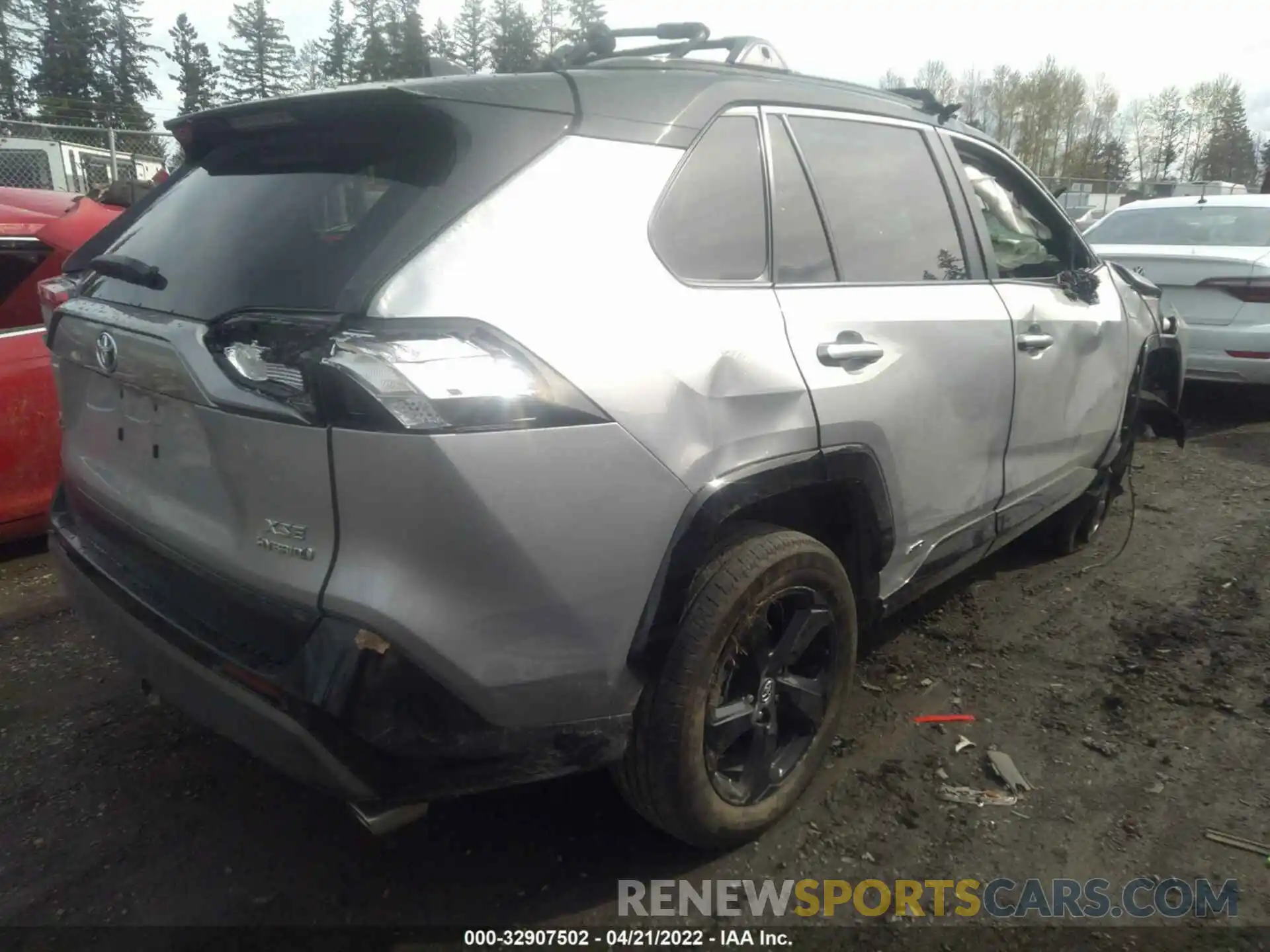 4 Photograph of a damaged car 2T3E6RFV9MW002469 TOYOTA RAV4 2021