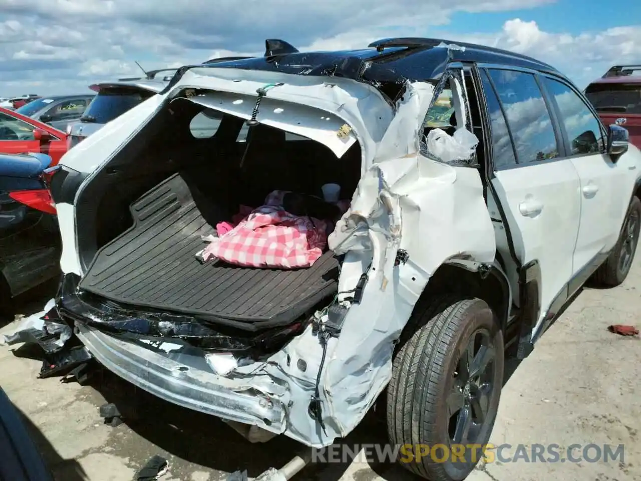 9 Photograph of a damaged car 2T3E6RFV9MW010992 TOYOTA RAV4 2021