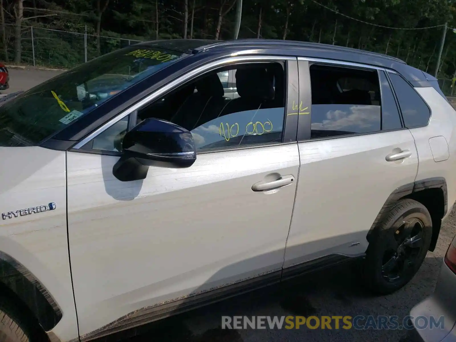 9 Photograph of a damaged car 2T3E6RFV9MW020812 TOYOTA RAV4 2021