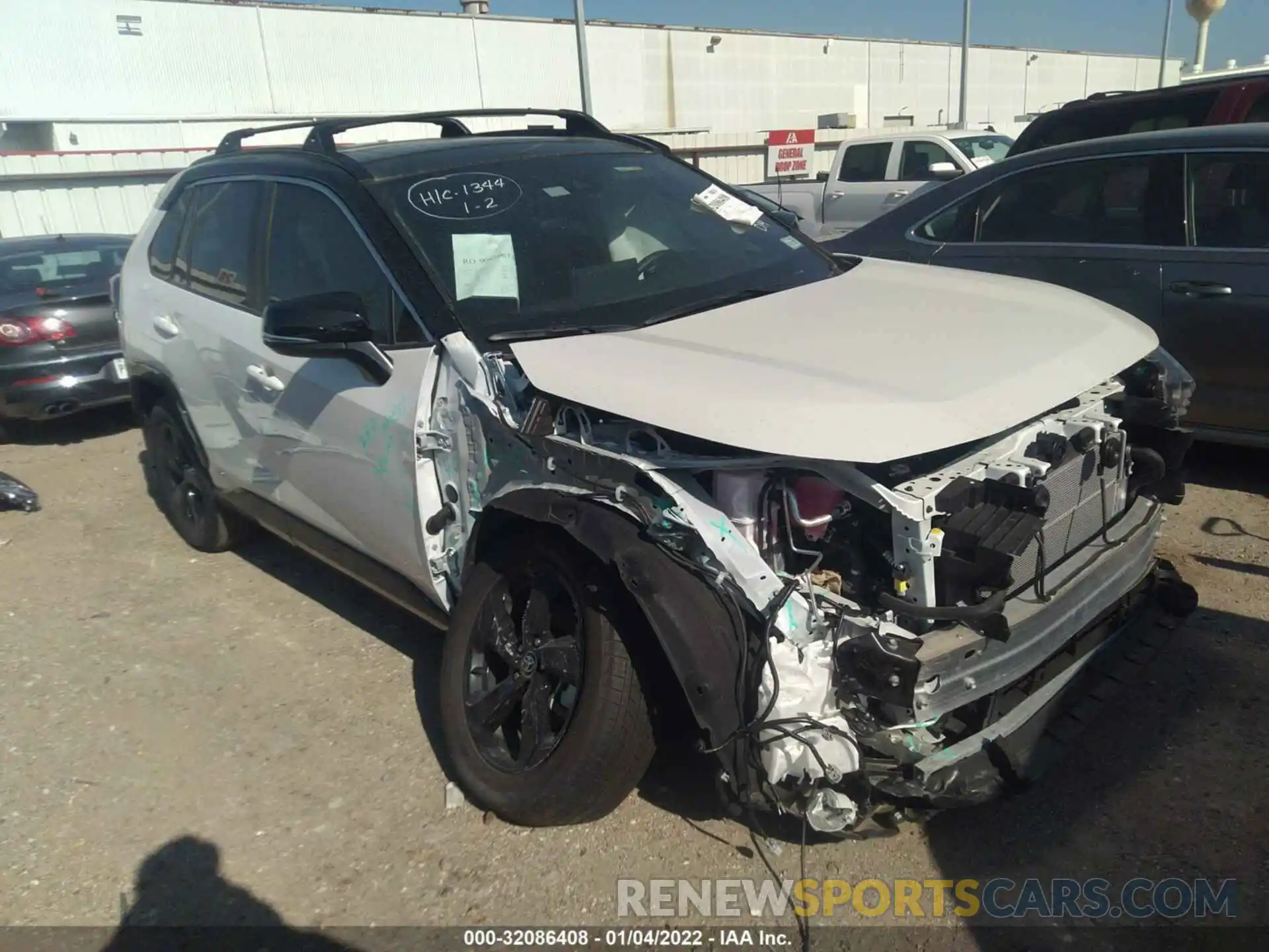 1 Photograph of a damaged car 2T3E6RFVXMW021032 TOYOTA RAV4 2021