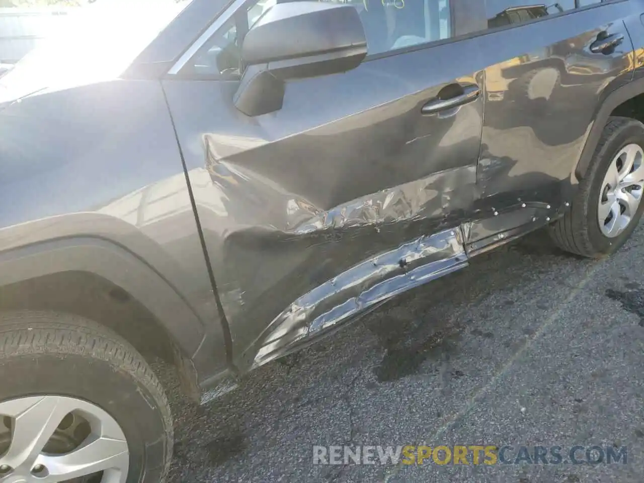 9 Photograph of a damaged car 2T3F1RFV2MW151454 TOYOTA RAV4 2021