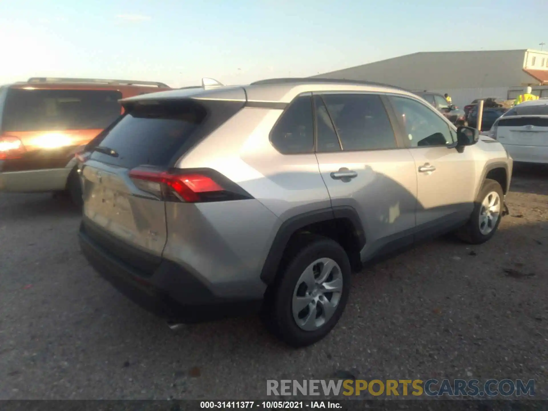 4 Photograph of a damaged car 2T3F1RFV2MW183725 TOYOTA RAV4 2021