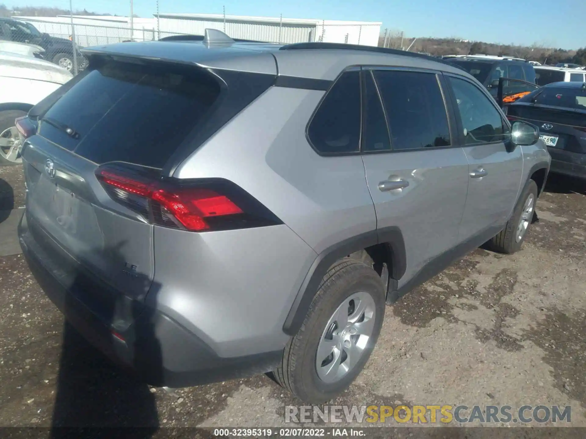 4 Photograph of a damaged car 2T3F1RFV2MW206324 TOYOTA RAV4 2021