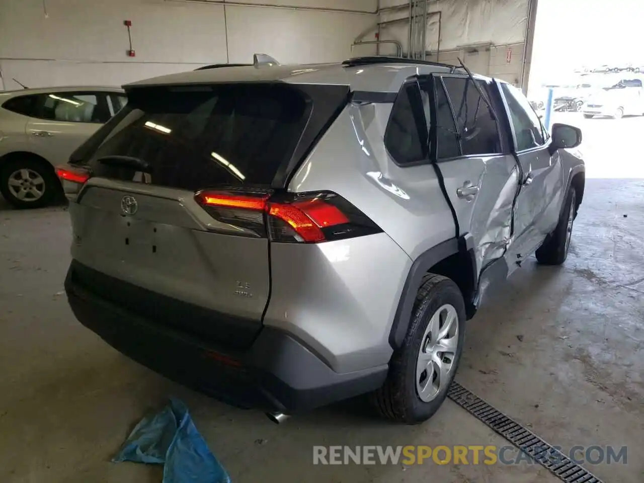 4 Photograph of a damaged car 2T3F1RFV2MW219915 TOYOTA RAV4 2021