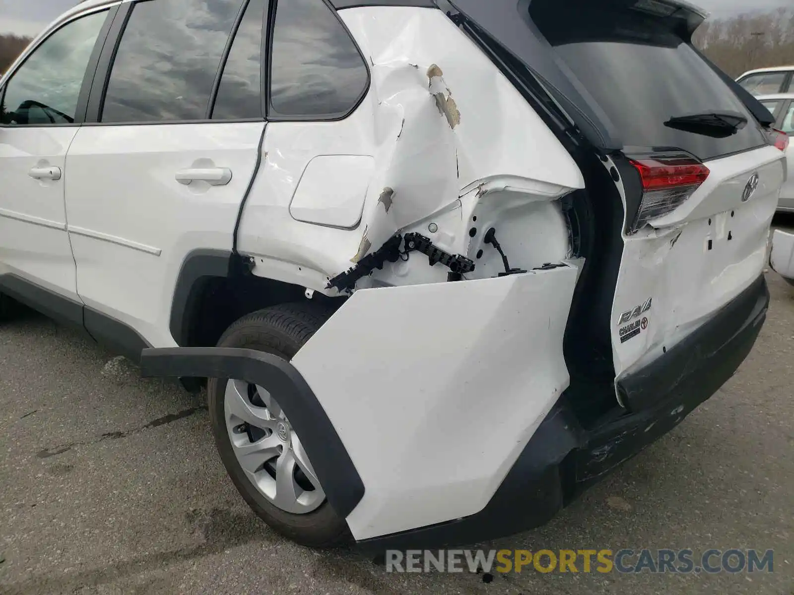 9 Photograph of a damaged car 2T3F1RFV3MC160438 TOYOTA RAV4 2021