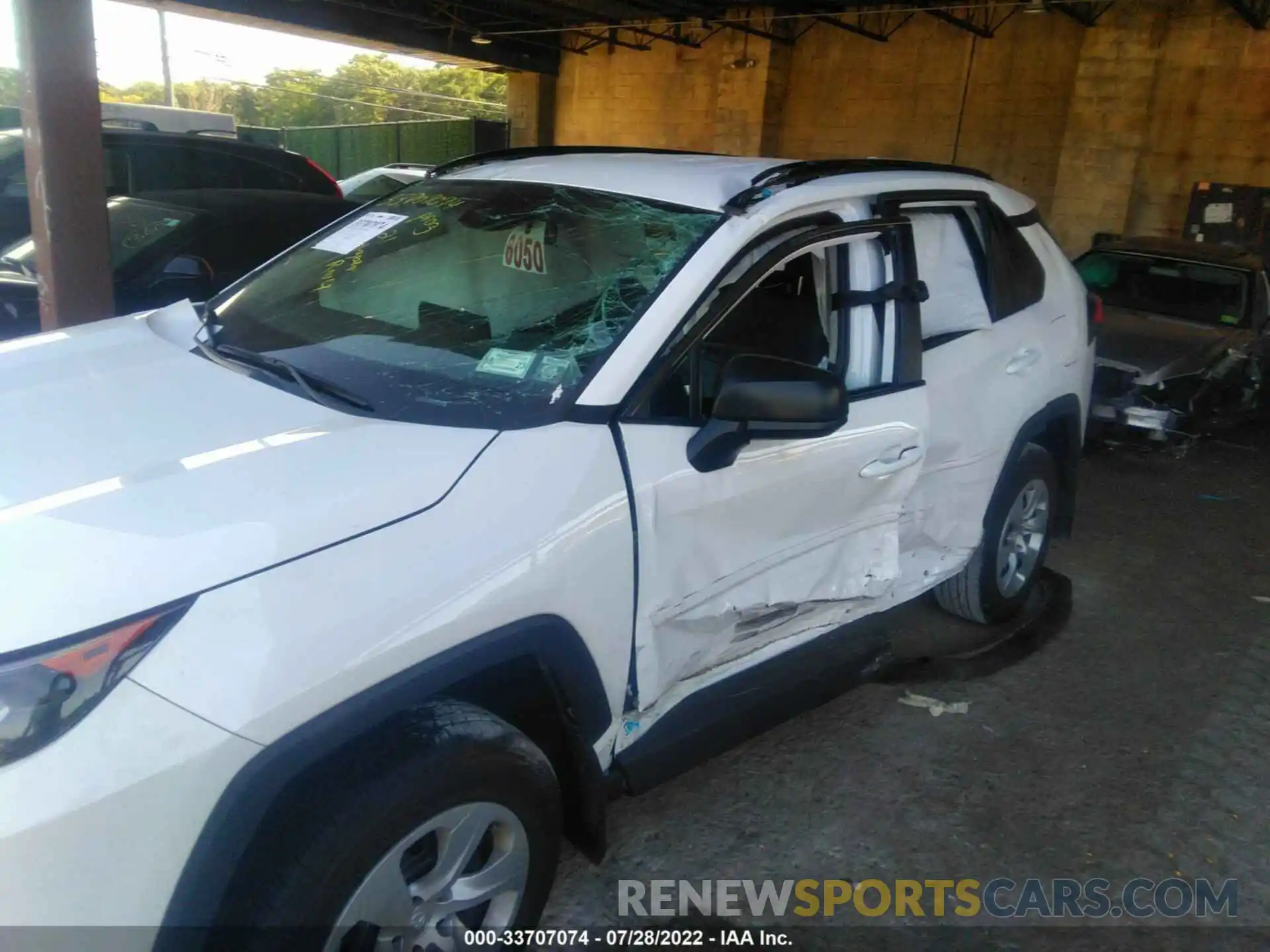 6 Photograph of a damaged car 2T3F1RFV4MW226171 TOYOTA RAV4 2021