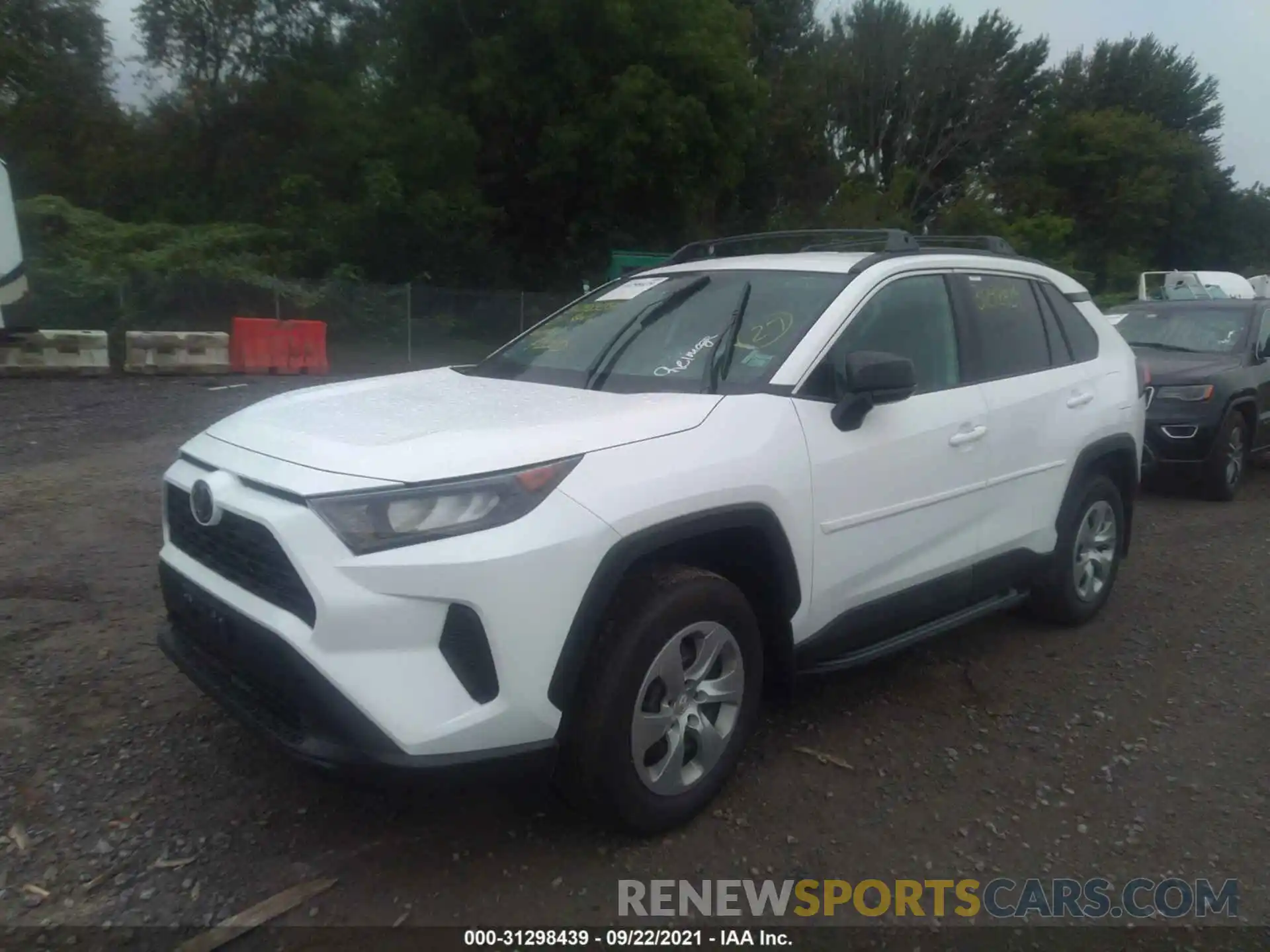 2 Photograph of a damaged car 2T3F1RFV5MW222937 TOYOTA RAV4 2021