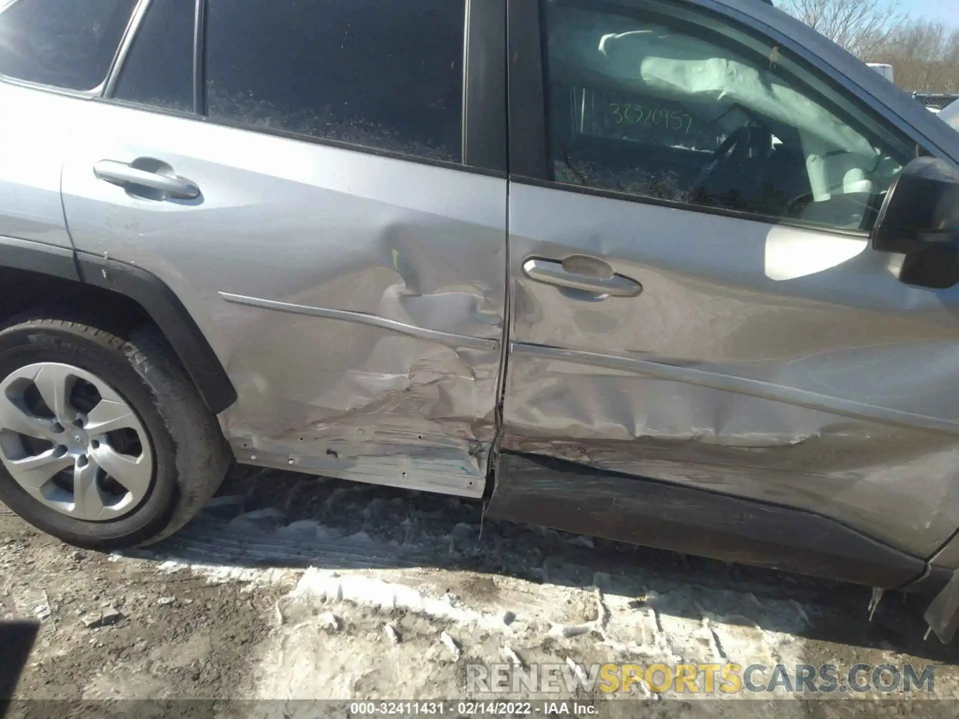 6 Photograph of a damaged car 2T3F1RFV6MC174561 TOYOTA RAV4 2021