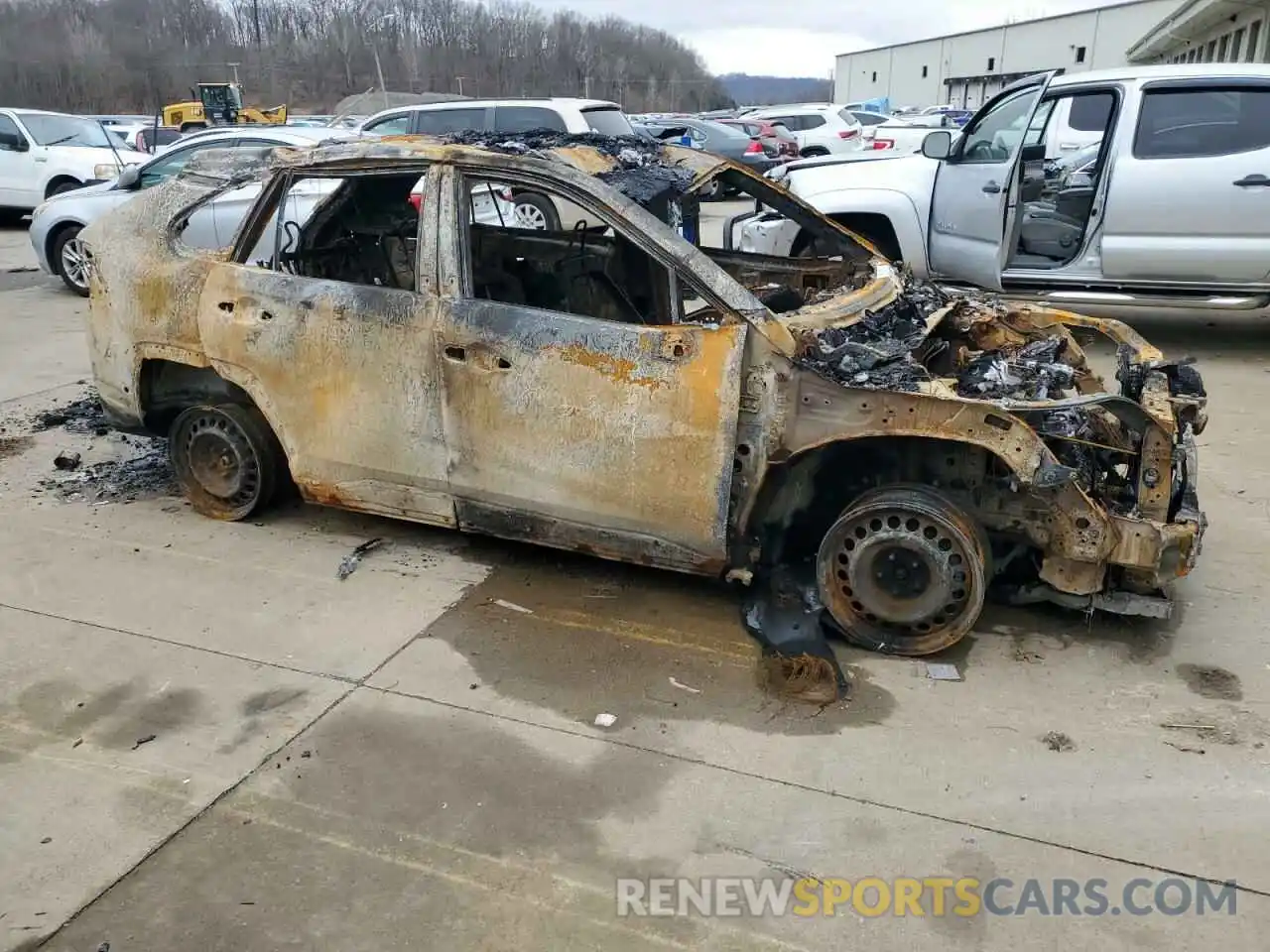 4 Photograph of a damaged car 2T3F1RFV6MC251414 TOYOTA RAV4 2021