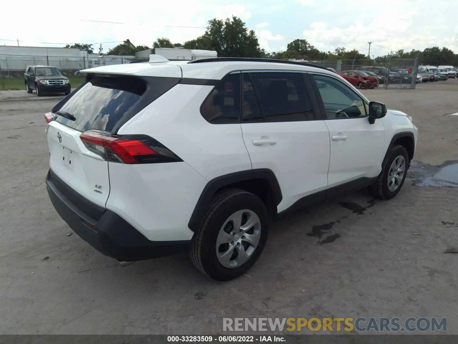 4 Photograph of a damaged car 2T3F1RFV6MW186286 TOYOTA RAV4 2021