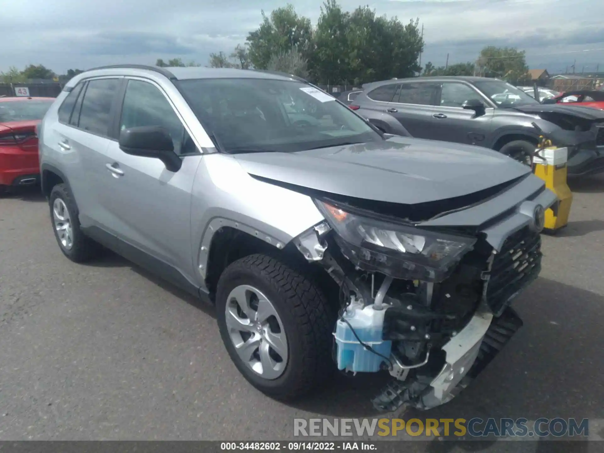 1 Photograph of a damaged car 2T3F1RFV6MW186532 TOYOTA RAV4 2021