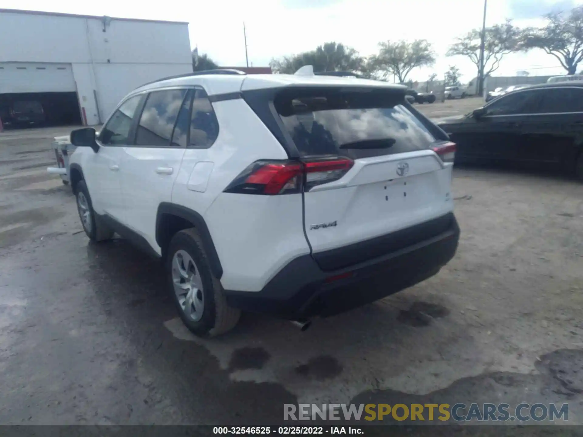 3 Photograph of a damaged car 2T3F1RFV6MW187034 TOYOTA RAV4 2021