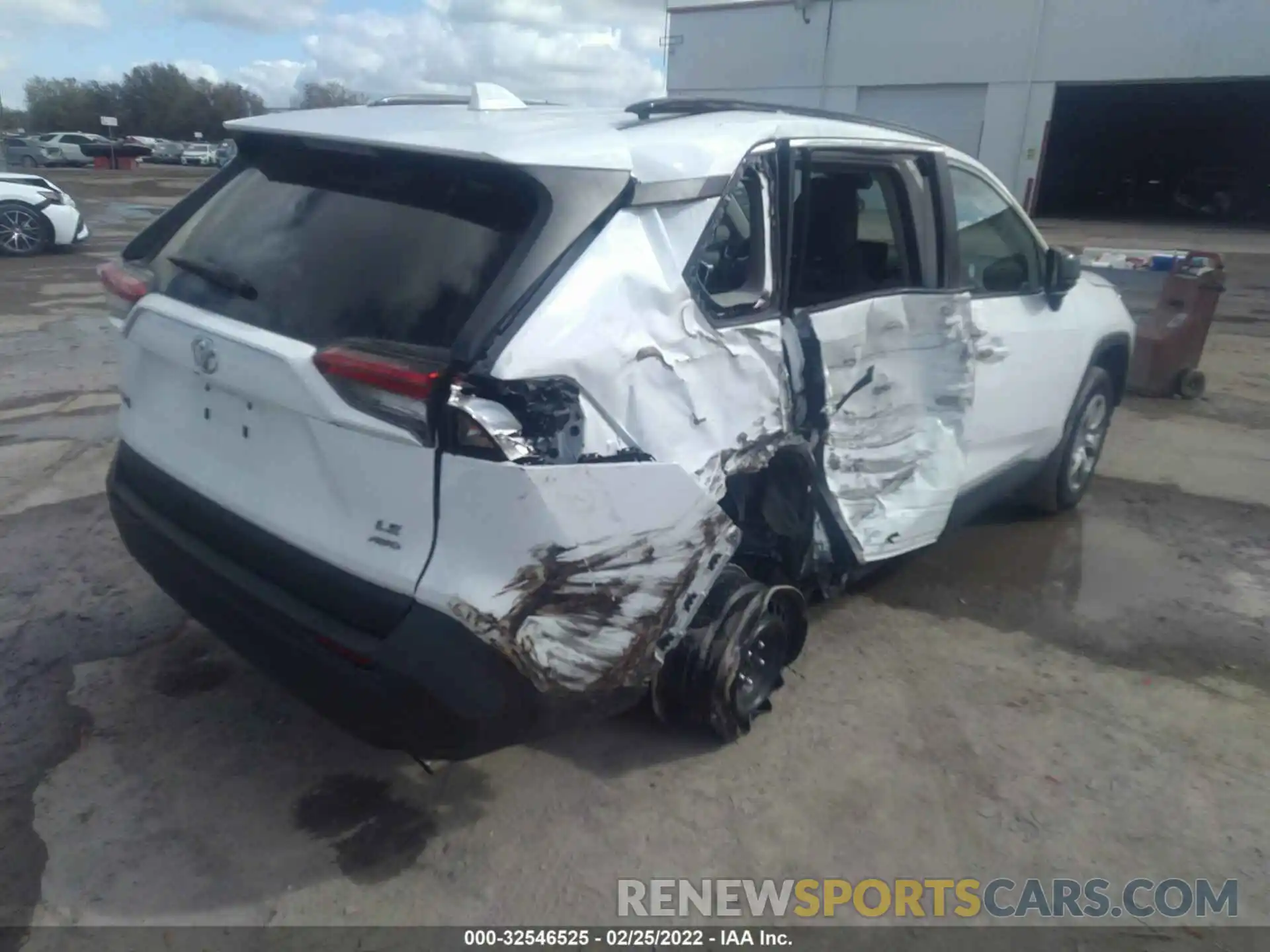 4 Photograph of a damaged car 2T3F1RFV6MW187034 TOYOTA RAV4 2021