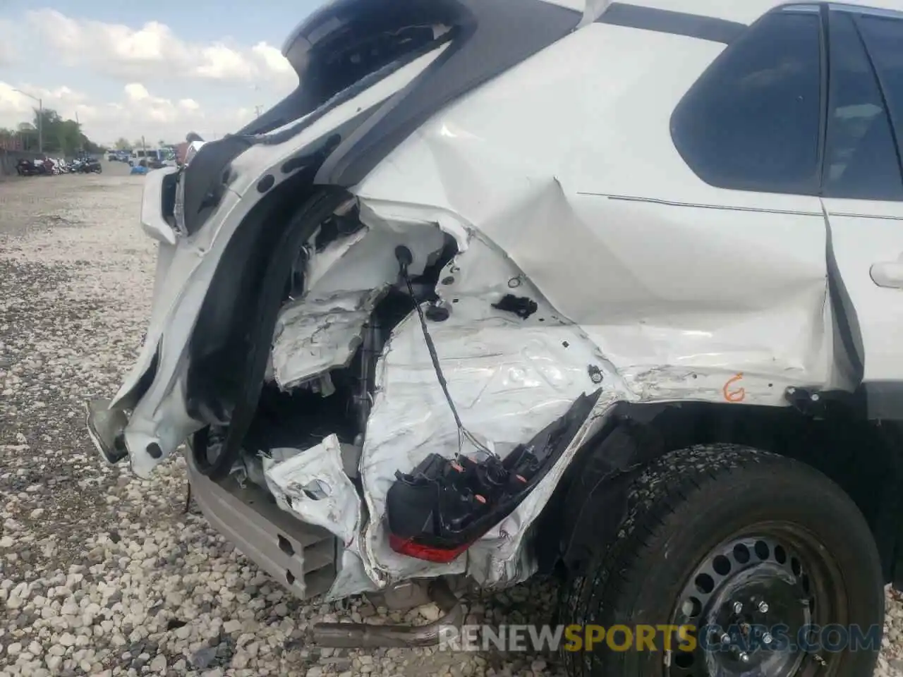 9 Photograph of a damaged car 2T3F1RFV7MW184272 TOYOTA RAV4 2021