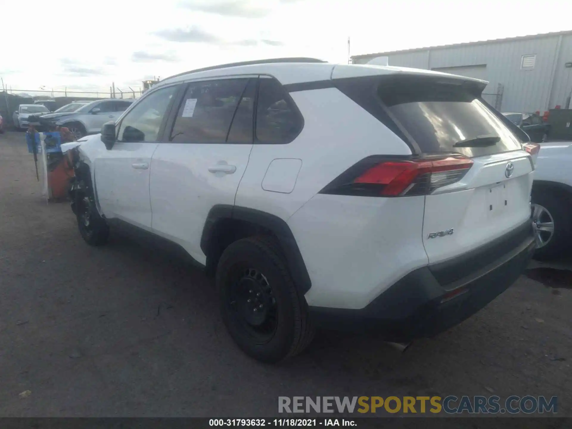 3 Фотография поврежденного автомобиля 2T3F1RFV8MW185625 TOYOTA RAV4 2021