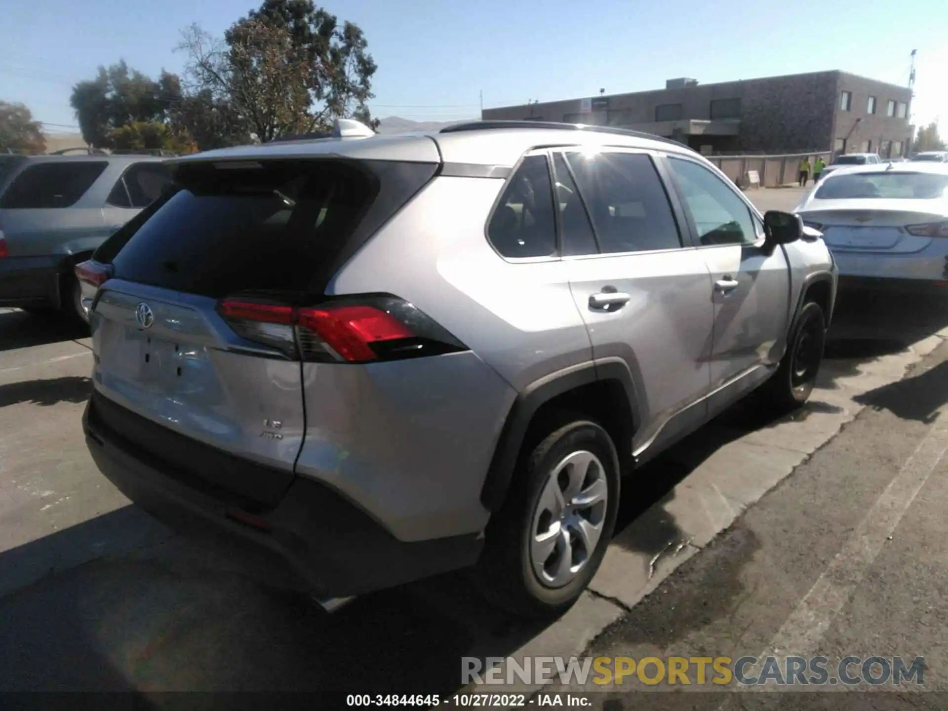 4 Photograph of a damaged car 2T3F1RFV8MW192185 TOYOTA RAV4 2021