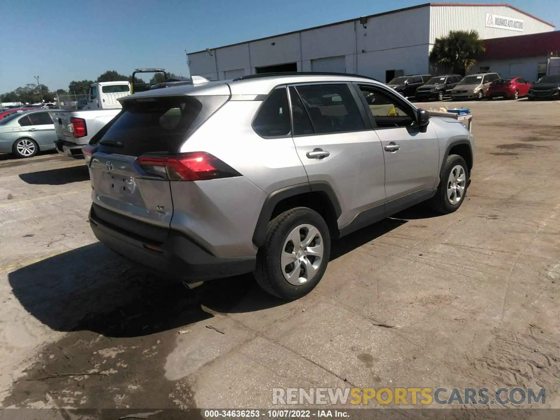 4 Photograph of a damaged car 2T3F1RFV9MW195760 TOYOTA RAV4 2021