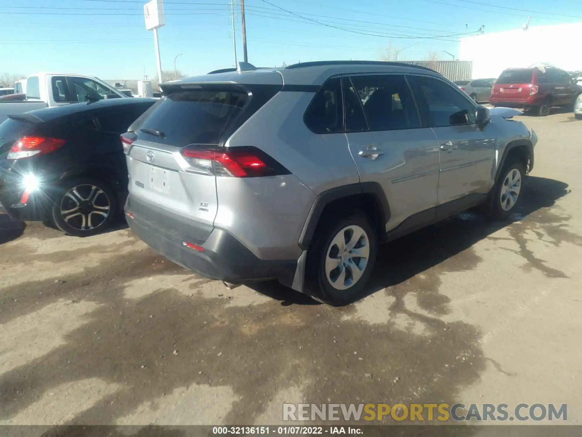 4 Photograph of a damaged car 2T3F1RFV9MW222634 TOYOTA RAV4 2021