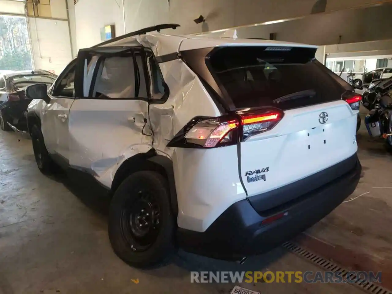 3 Photograph of a damaged car 2T3G1RFV0MC231003 TOYOTA RAV4 2021